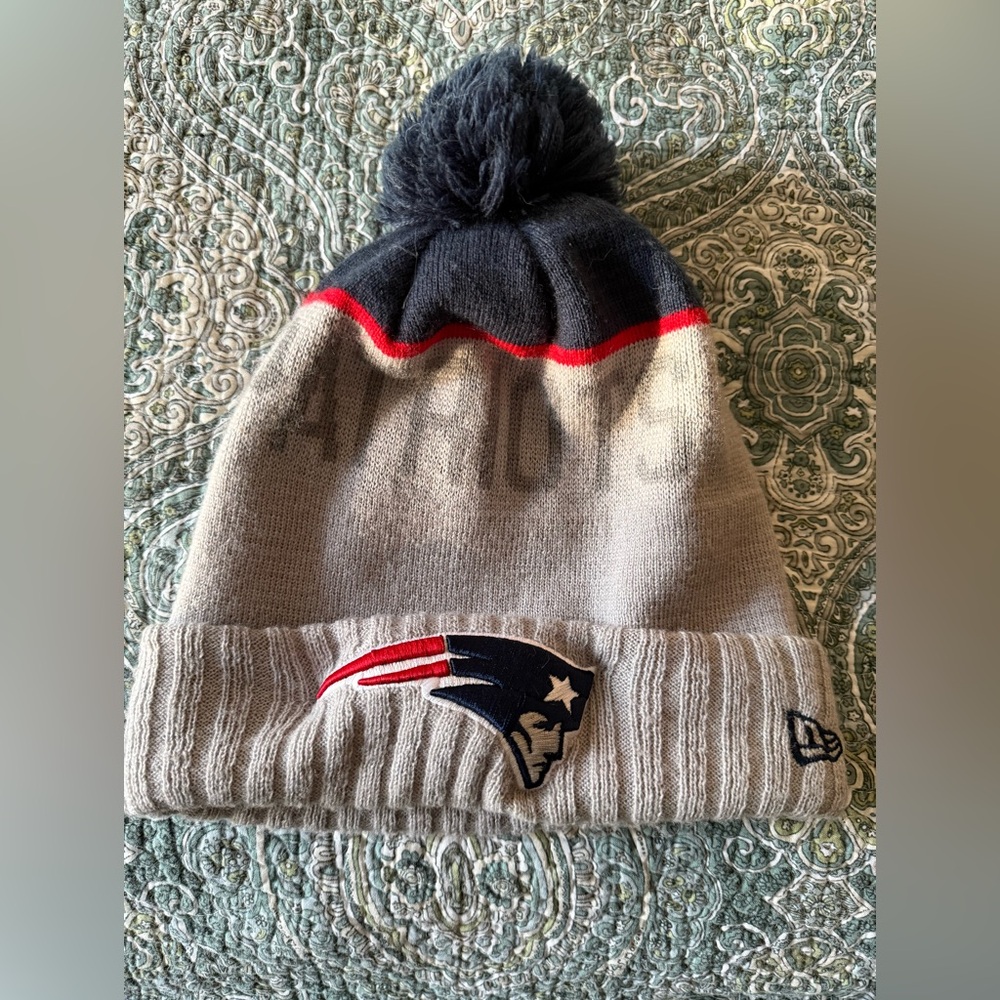 New Era - NFL - New England Patriots Pom Pom Beanie - One Size